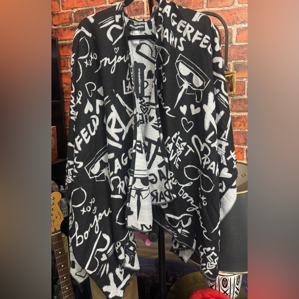 Sale!New!! KARL LAGERFELD!! PONCHO ONE SIZE!